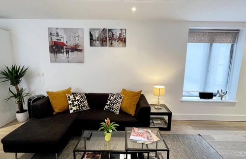 Covent Garden Apartment | Fab! 2 Bedr/3 Beds in the heart of Covent Garden!