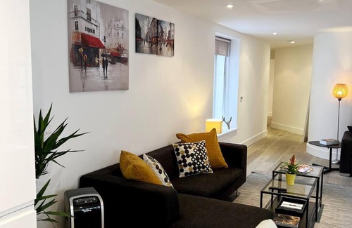Covent Garden Apartment | Fab! 2 Bedr/3 Beds in the heart of Covent Garden!