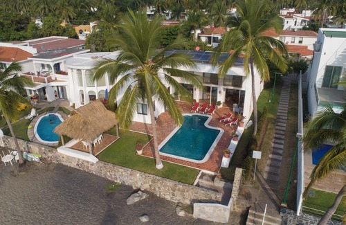 Manzanillo Villa | Fab Beachfront, 4-bedroom villa in Club Santiago, Manzanillo! CAD accepted!