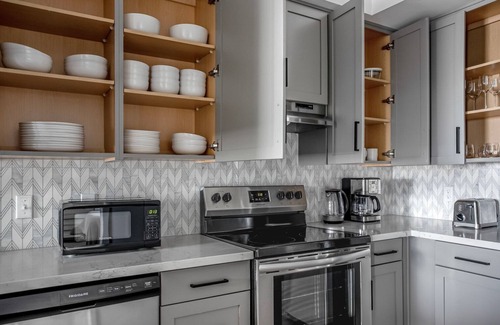 Faircrest Heights Apartment | Fab Fairfax 2BR w/Roof Deck, nr Grorceries & Shops, by Blueground