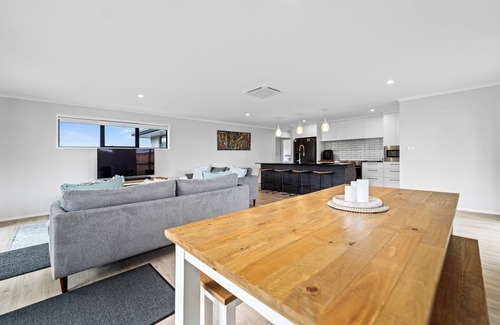 Richmond Downs House | Fab Family Getaway - Waihi Beach Holiday Home