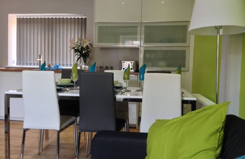 Stonehaven Apartment | FAB LOCATION - CENTRAL YET ONLY 80 M FROM SEA