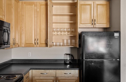 Rancho Penasquitos Apartment | Fab Rancho Penasquitos 2BR w/W/D, nr Parks & Trails, by Blueground