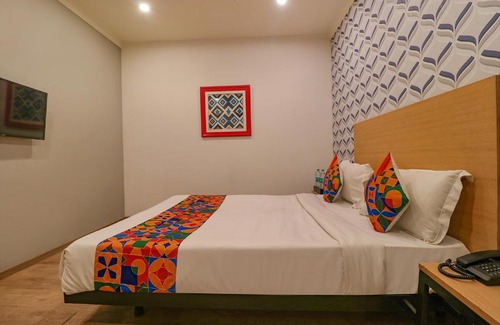 Chhatarpur Hotel | FabExpress Chattarpur Enclave - Opposite Tivoli Garden