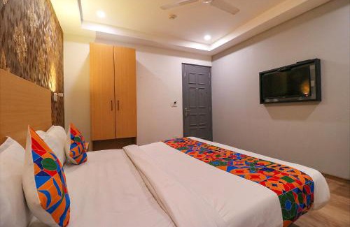 Delhi Hotel | FabExpress La Serene - Near Yamuna Sports Complex