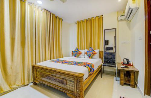 Jayanagar Hotel | FabExpress Rithun Residency - Jayanagar Anjaneyaswamy Temple