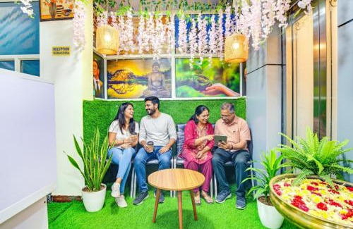Jayanagar Hotel | FabExpress Rithun Residency - Jayanagar Anjaneyaswamy Temple