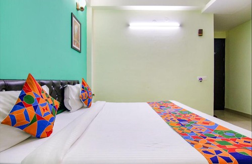 Sector 70 Hotel | FabExpress Rumaisa Residency