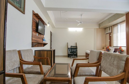 Shivalik Nagar Hotel | FabExpress Vistara Grand