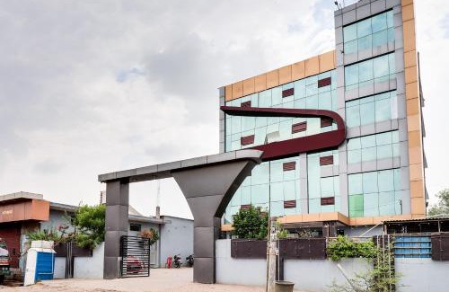 Etawah Hotel | FabHotel Chaudhary Palace