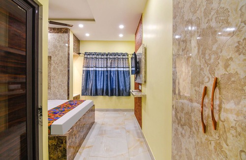 Chinar Park Hotel | Fabhotel Divine Chariot