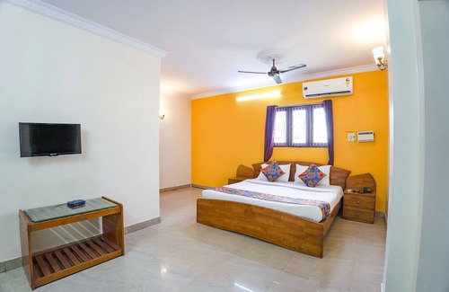 Parthasarathy Puram Hotel | Fabhotel Home Tree Service Apartment T Nagar