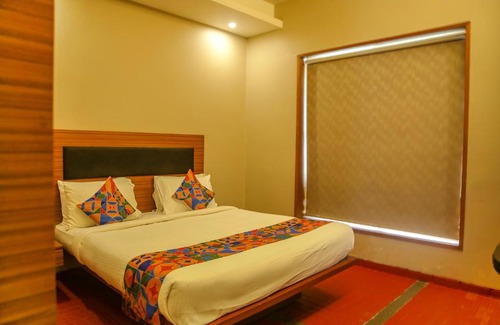 Teynampet Hotel | FabHotel Illam Hospitality
