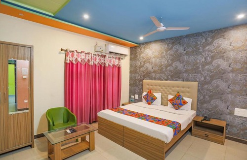 Varanasi Hotel | FabHotel Kriti Green