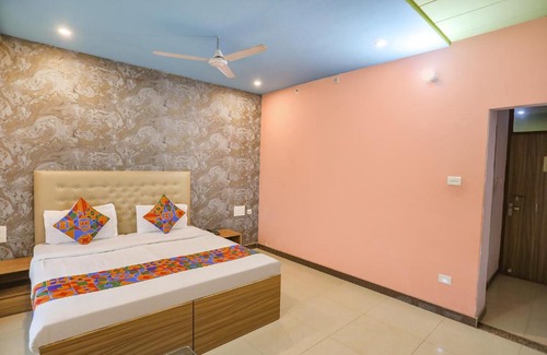 Varanasi Hotel | FabHotel Kriti Green