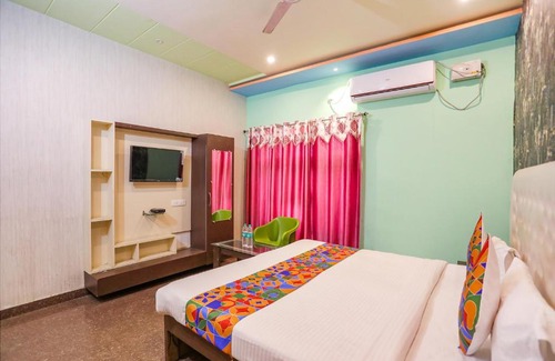 Varanasi Hotel | FabHotel Kriti Green