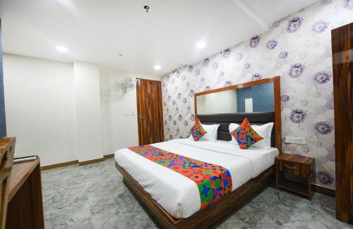 Delhi Hotel | FabHotel Mona Continental - Nr Laxmi Nagar IT Hub
