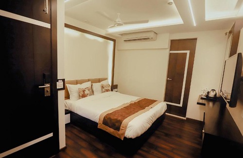 Maninagar Hotel | FabHotel Prime White Cloud
