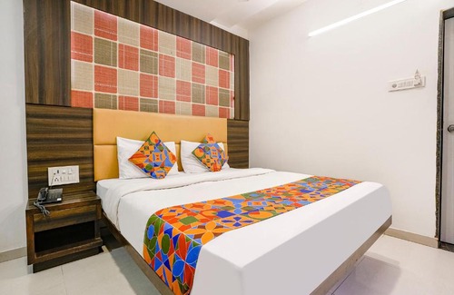 Ahmedabad Hotel | FabHotel Ratna Palace