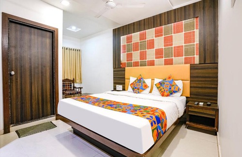 Ahmedabad Hotel | FabHotel Ratna Palace