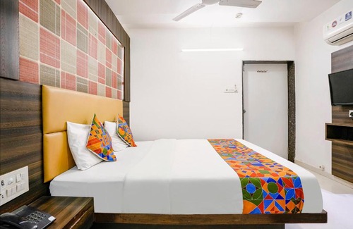 Ahmedabad Hotel | FabHotel Ratna Palace