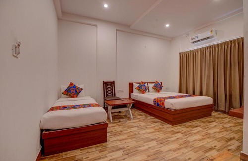 Krishnarajapura Hotel | FabHotel Sri Udupi Park