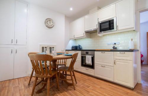 Mevagissey House | Fabulous 2 Bed Cottage - Outstanding Sea Views