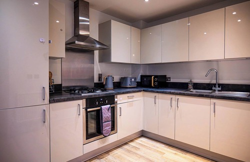 Crawley Apartment | Fabulous 2 Bedroom Apartment in Crawley