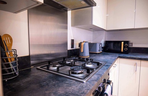 Crawley Apartment | Fabulous 2 Bedroom Apartment in Crawley