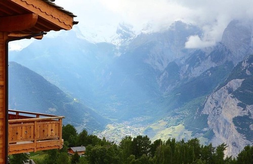 Saint-Pierre-de-Clages Ski Chalet | Fabulous 220 sqm luxury chalet with spectacular views over The Rhone Valley