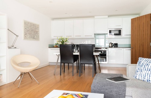 Warwick Apartment | Fabulous 3 Bed 2 Bath Westminster near Victoria Station, central London