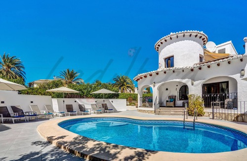 Javea Villa | Fabulous 4 bedroom villa in private grounds