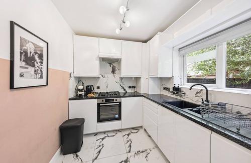 West Putney House | Fabulous and spacious 3-bedroom house with cozy garden