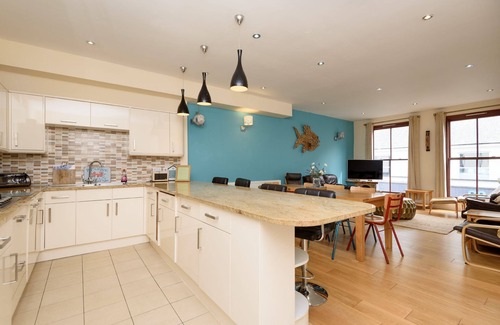Looe House | Fabulous apartment for 8 in the heart of East Looe