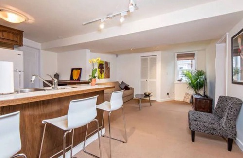 Kitsilano Apartment | Fabulous Beach Side Private Apartment