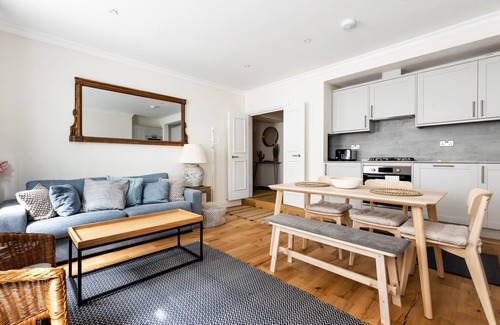 Redcliffe Apartment | Fabulous Chelsea 2 bed