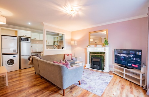 Galway City Centre House | FABULOUS city townhouse in the heart of Galway city. Sleeps 12. Parking