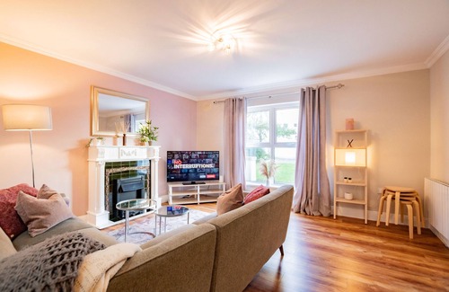 Galway City Centre House | FABULOUS city townhouse in the heart of Galway city. Sleeps 12. Parking