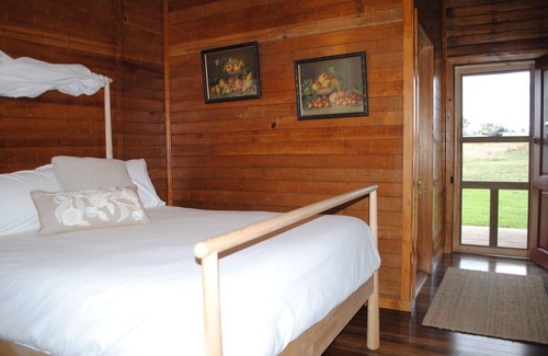 Matheson Cabin | Fabulous Country Stay on New England cattle & sheep property