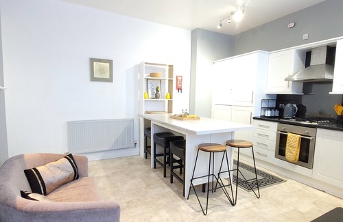 Wigan Apartment | Fabulous Family Apartment Available | Wigan Central | Free Parking | 6 Guests