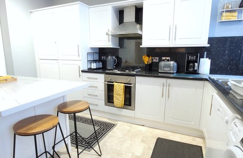 Wigan Apartment | Fabulous Family Apartment Available | Wigan Central | Free Parking | 6 Guests