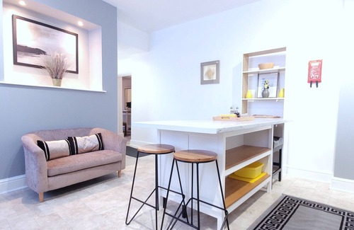 Wigan Apartment | Fabulous Family Apartment Available | Wigan Central | Free Parking | 6 Guests