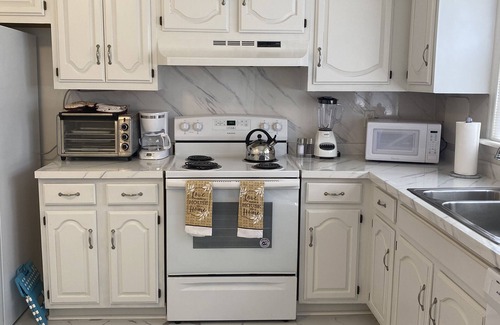 Somers Point House | Fabulous Family Rancher- Near Ocean City NJ Beaches !