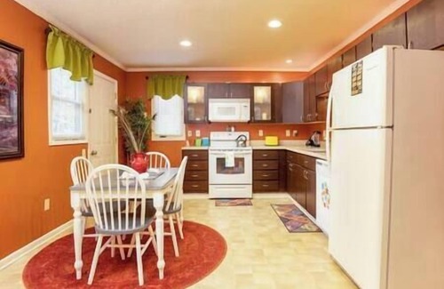 Fourth Ward Apartment | Fabulous Fourth Ward Flat, 1BR Historic Charlotte