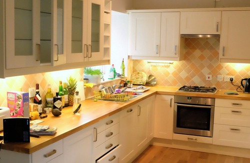Braemar House | Fabulous house with sun-doors and patio - Large mature garden. Mountain views.