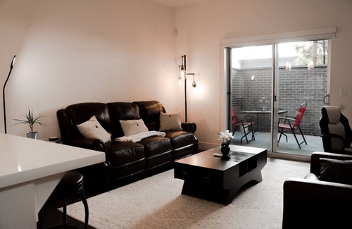 Santa Ana Apartment | Fabulous - King - Gym - W/D - Kitchen - Parking