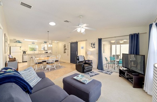 Duval House | Fabulous Rental close to restaurants, shopping, and activities!