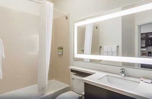 Davenport House | Fabulous Room w/ a Mix of Sophistication & Nicety