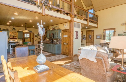 Nathrop House | Fabulous Scenic Mountain Home - Sleeps 10!