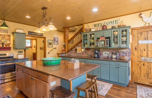 Nathrop House | Fabulous Scenic Mountain Home - Sleeps 10!